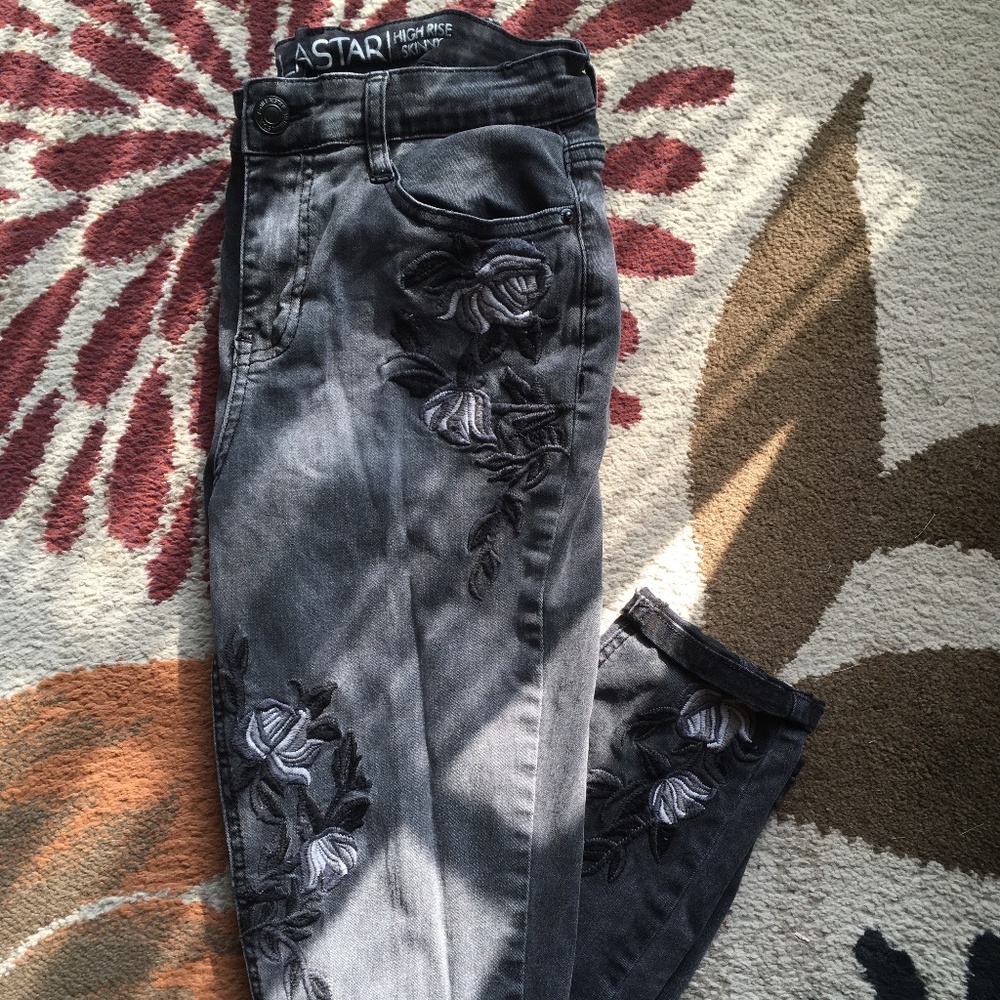 Floral Embroidered Jeggings